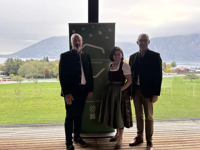 Christian Zierler, Bettina Zopf und Franz Waldenberger (Präsident der Landwirtschaftskammer OÖ). | Foto: MeinBezirk/K. Müller
