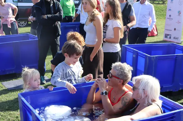 Und, wie ist das so da drinnen im kalten Wasser? | Foto: Gerhard Langmann
