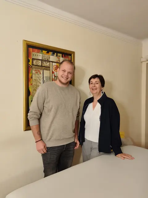 Eva Helmer-Schneider besuchte Heilmasseur Simon Schwarzl im Aktiv &amp; Relax Studio in Kottingneusiedl. | Foto: WKNÖ