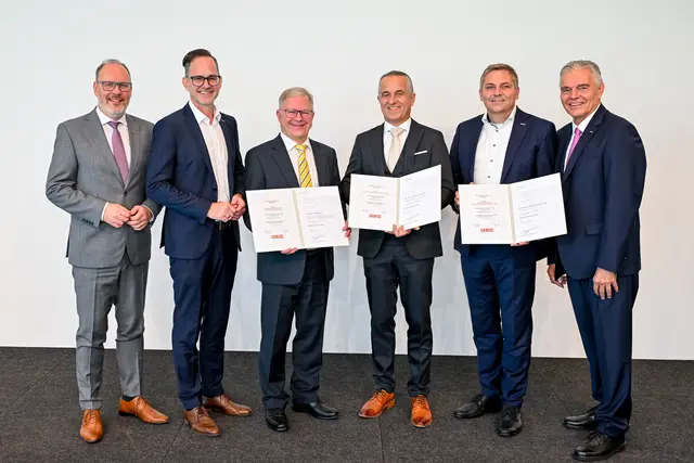 WKOÖ-Direktor-Stellvertreter Friedrich Dallamaßl, WKOÖ-Vizepräsident Michael Pecherstorfer, Günter Josef Neumann, Norbert Kurt Kienesberger, Stephan Preishuber und WKOÖ-Vizepräsident Leo Jindrak. | Foto: WKOÖ