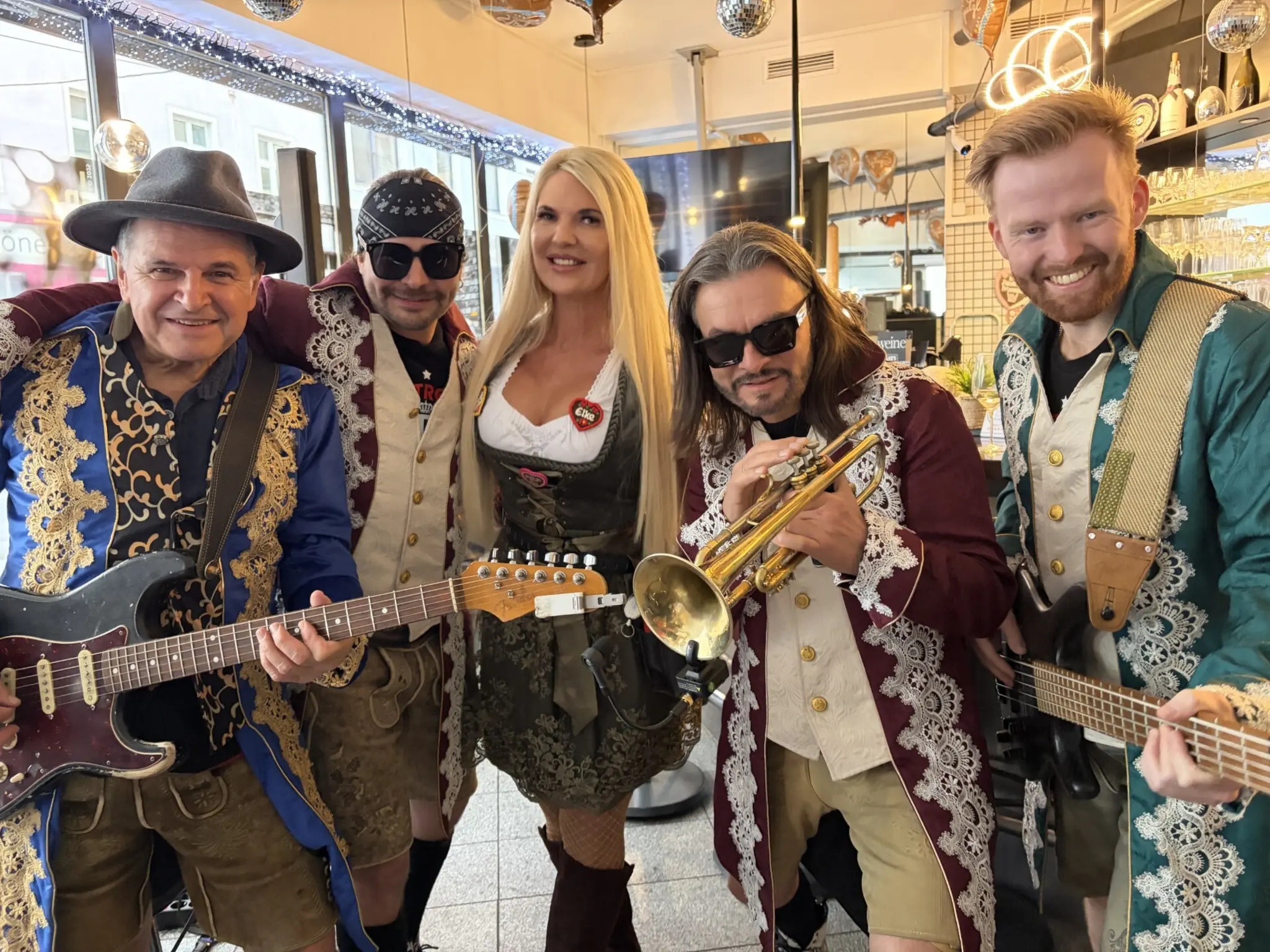 Après-ski atmosphere in Urfahr: Alpine rock band