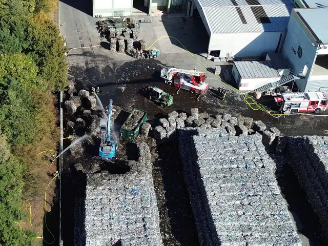 Der Brand auf der Mülldeponie in Oberpullendorf verdeutlicht, wie herausfordernd Brände auf Abfallanlagen sein können. | Foto: Freiwillige Feuerwehr Oberpullendorf