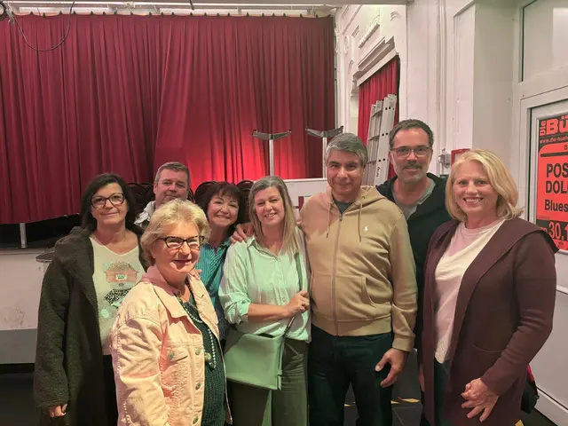 Susanne Lainer, Roman Novak, Gabi Schüftner, Karin und Erich Szczur, Anna und Georg Zeuch und Walli Auckenthaler genossen den Abend sehr.  | Foto: Bernd Dorner