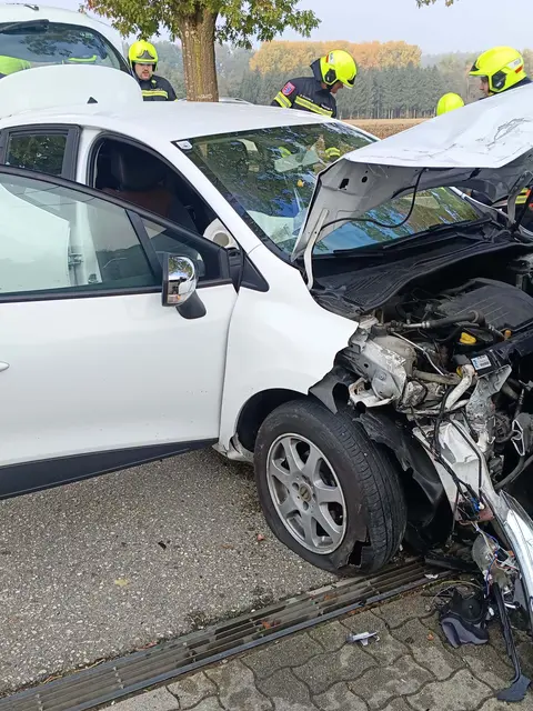 Beide Fahrzeuge wurden beim Unfall schwer beschädigt. | Foto: FF Forchtenau