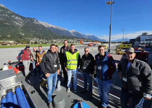 Eine Exkursion am Flughafen Innsbruck stand auch auf dem Programm.  | Foto: FF Zams