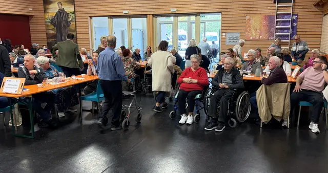 Warten auf die Schlusskundgebung! | Foto: ZS-GU