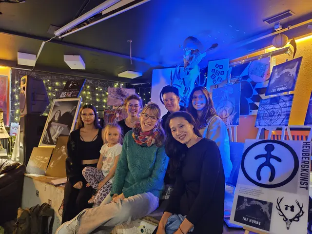 Selina und Emylia Kraus, Isabel Steininger, Ulrike Handl , Michael Pokorny, Elisabeth Krenn und Ami Han | Foto: Simon Glösl