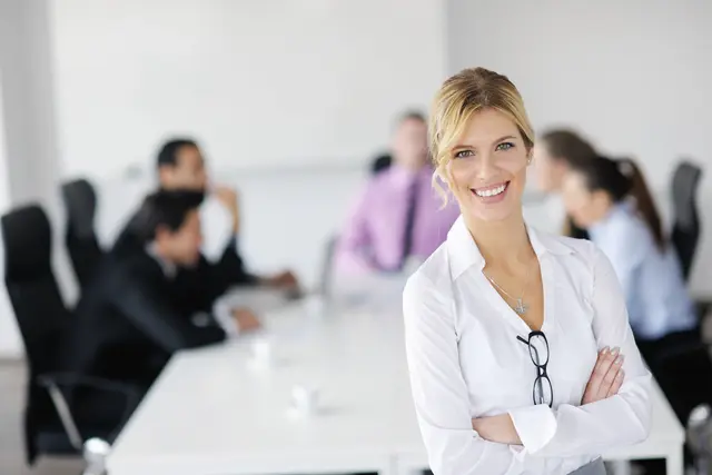 Gemessen an ihrem Anteil an allen Erwerbstätigen sind Frauen in leitenden Positionen dennoch deutlich seltener vertreten. (Symbolbild) | Foto: .shock/Smarterpix