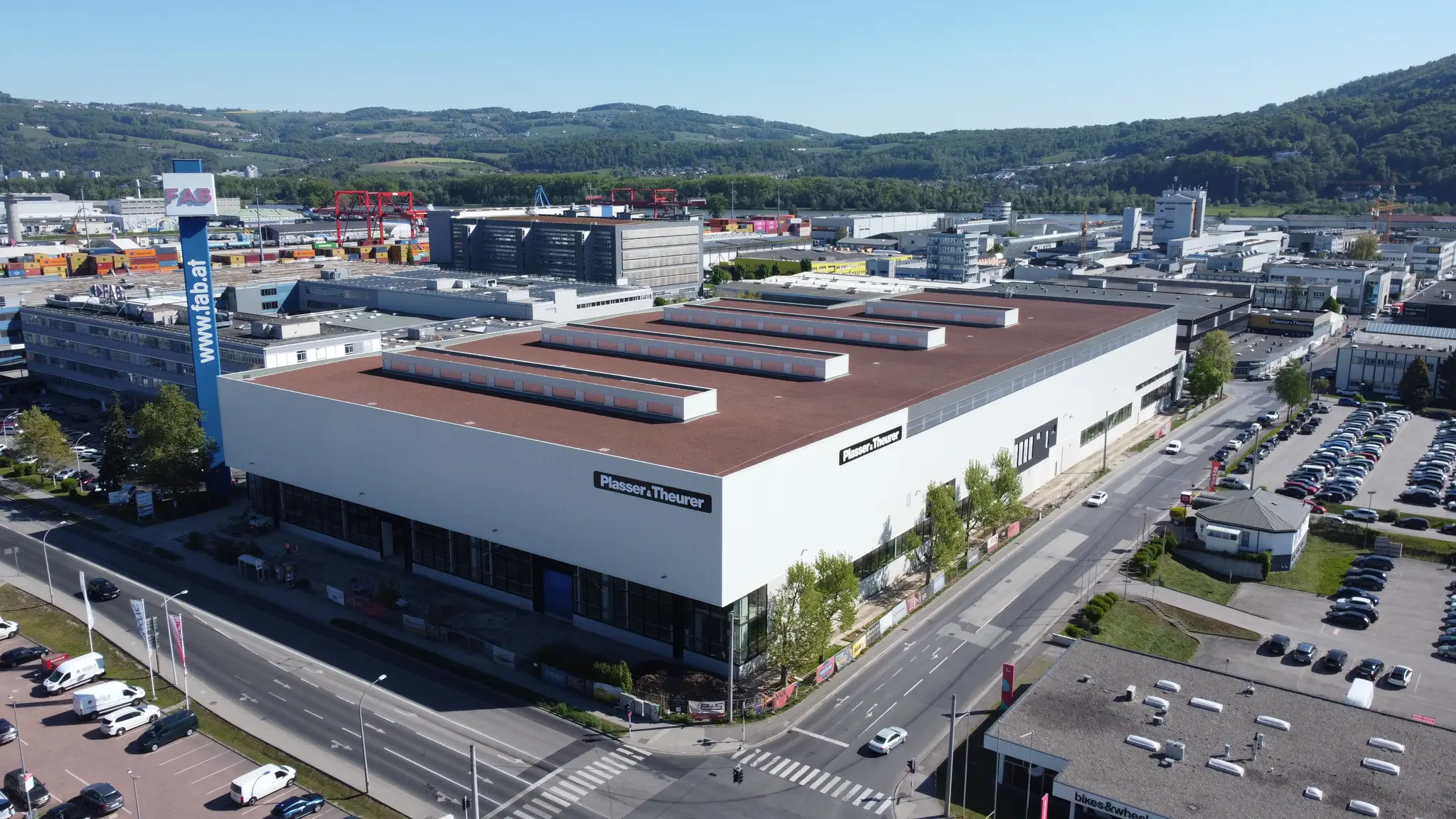Plasser & Theurer opens new plant: Million-euro investment for high-tech ...