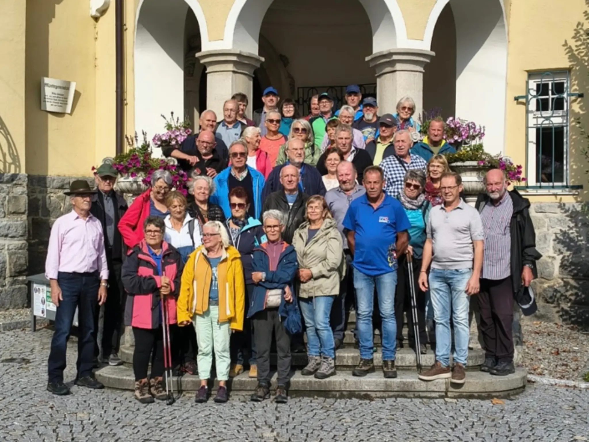 Seniorenring: Bezirkswandertag führt 80 Senioren zur Kaiserlinde in Andorf ...