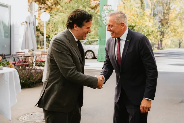 Florian Weitzer (l.) mit Landeshauptmann Mario Kunasek