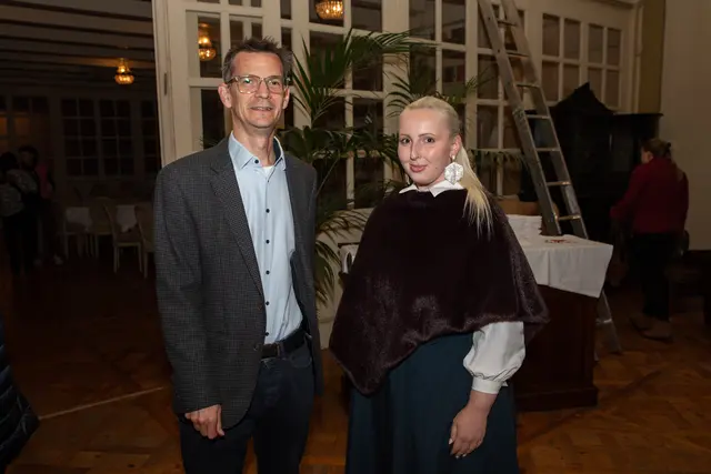 Neunkirchens Bürgermeister Peter Teix und Jessica Langeder im Literatursalon.