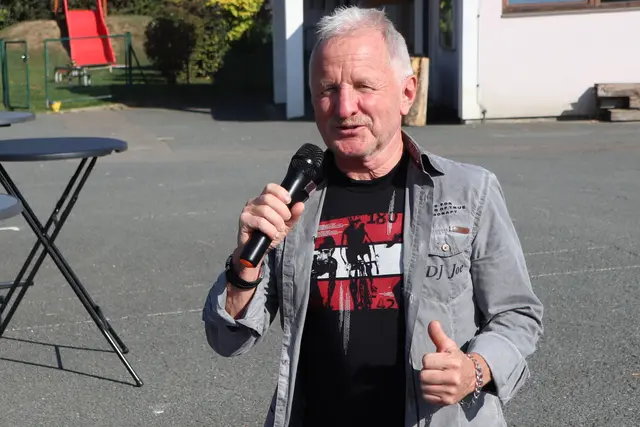DJ Josef "Joe" Hohensinger spulte "eiskalt" sein Programm herunter | Foto: Gerhard Langmann