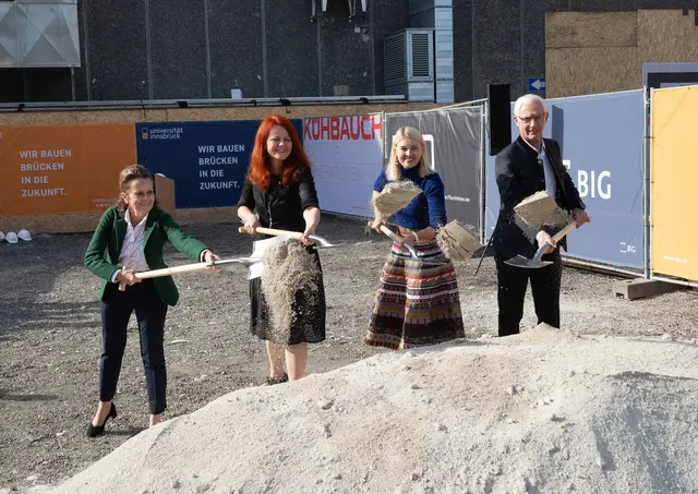 Geschäftsführerin der BIG, Christine Dornaus, Cornelia Hagele, Landesrätin für Bildung, Wissenschaft und Forschung, Elisabeth Mayr, Vizebürgermeisterin von Innsbruck und Manfred Lechner, Vizerektor der Universität Innsbruck (v.l.)  | Foto: Universität Innsbruck