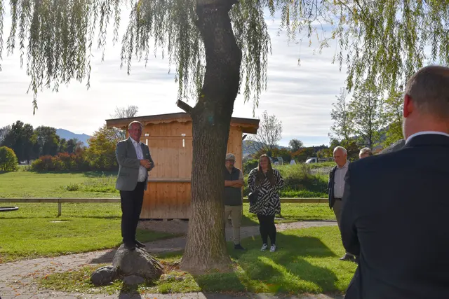 Bürgermeister Andreas Ehrenstrasser begrüßte die Namenspaten und Bürgermeister in Langkampfen. | Foto: Barbara Fluckinger