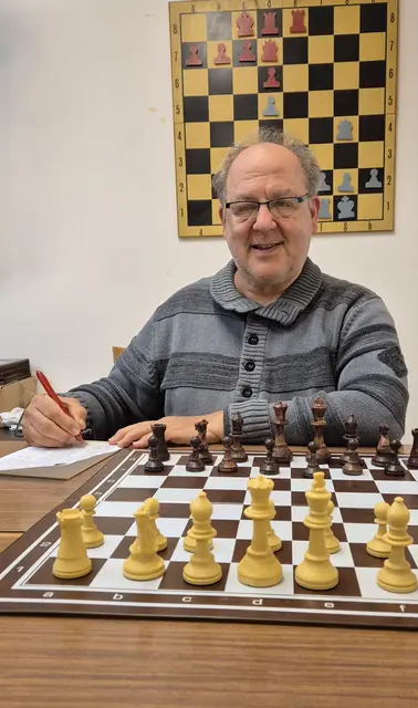 Spieler der Runde ist Peter Moscatelli, der als wahrer Marathonkämpfer in einem technischen Endspiel den längeren Atem behielt. | Foto: Schachklub Amstetten