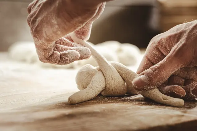 Handgemacht sind die Produkte der Hofbäckerei Edegger-Tax. | Foto: Bernd Grosseck