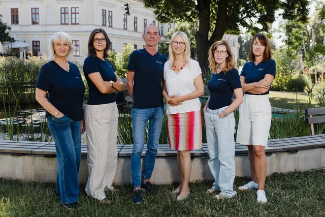 Gemeinsam mit 22 geförderten Wohnungen und einem neuen Landeskindergarten ist hier ein Standort entstanden, der Wohnen, Kinderbetreuung und Gesundheit verbindet. | Foto: Schönere Zukunft