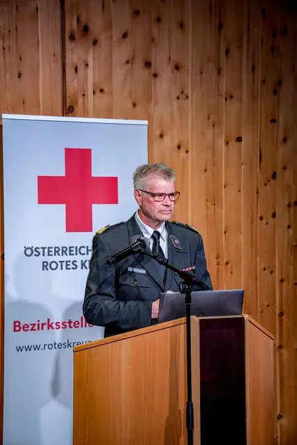 Bezirksstellenleiter Hans-Peter Thaler präsentierte stolz die Leistungen in seinem Bezirk.

 | Foto: Rotes Kreuz/Hochschwarzer & Ringler