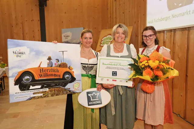 v.l.n.r.: Eveline Bimminger (Projektleiterin Bauernherbst), Heidi Fuchsberger (Siegerin „Schönster Bauernherbst-Moment“) und Julia Widauer (Hochkönig Tourismus) | Foto: Franz Neumayr