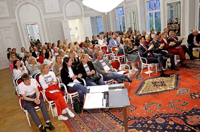 Verleihung der Zertifikate an die Teilnehmenden des Projektes „Herzenssache“. | Foto: LPD Kärnten/Kuess