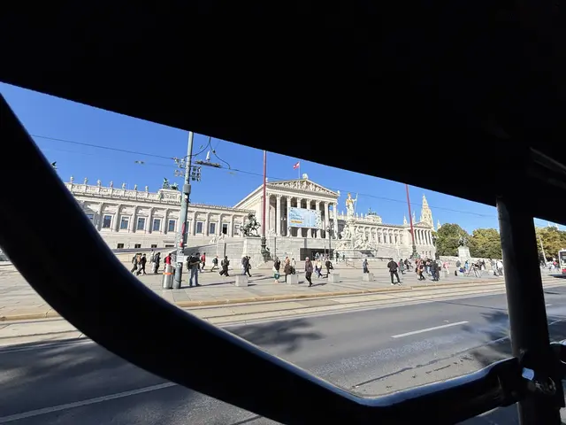 Lebendige Ringstraße mit Blick auf das Parlament. | Foto: Franz Gruber
