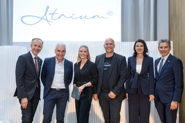 Von links: Claus Spruzina (Präsident der österreichischen Notariatskammer), Gerd Wirtz, Katrin Prähauser, Stefan Klinglmair (Biogena), Notarin Angelika Moser und Thomas Schatzl (Vizepräsident der Notariatskammer für Salzburg). | Foto: wildbild