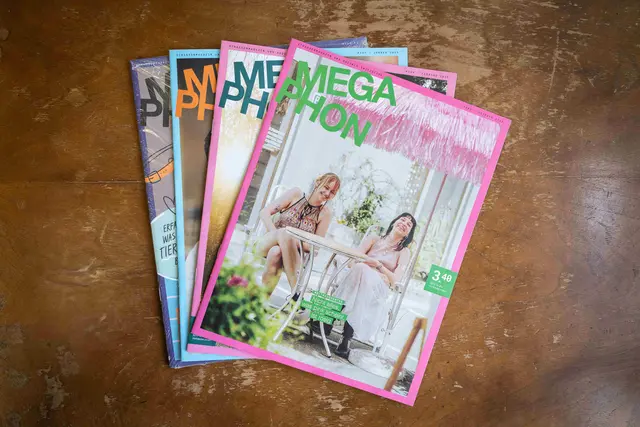 Das Megaphon ist die Straßenzeitung der Steiermark. Gemeinsam mit anderen Redaktionen macht sie am 21. Oktober auf Armut und Ausgrenzung aufmerksam und zeigt, wie der Verkauf Einkommen und neue Perspektiven schafft. | Foto: Karin Daninger