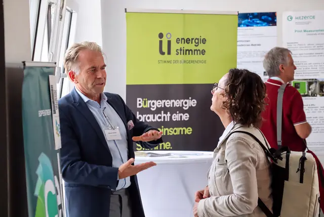 Austausch in der Posterausstellung bei der 
Mission Innovation Austria Week 2026. | Foto: ENSET