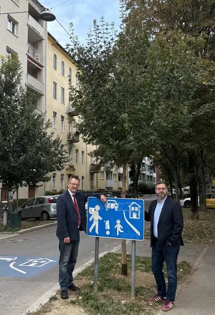 Anton Wallinger (Bezirksverantwortlicher der SPÖ für Geidorf) und SPÖ-Gemeinderat Patrick Trabi wollen in der Muchargasse nicht abwarten, bis sich Stadt und Land zu einer Videoüberwachung einig werden. | Foto: SPÖ Graz
