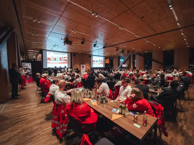 Der gut gefüllte Saal Franz bei der Bezirksversammlung des Roten Kreuzes Schwaz vergangenen Freitag.

 | Foto: Rotes Kreuz/Hochschwarzer & Ringler