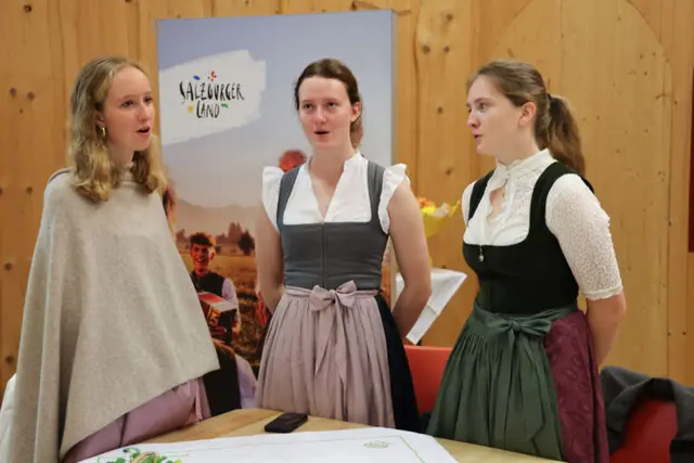 Der Dreigesang „Kreizberger Gsong und Soatnklong“ aus Flachau beim Bauernherbst im Freilichtmuseum | Foto: Franz Neumayr