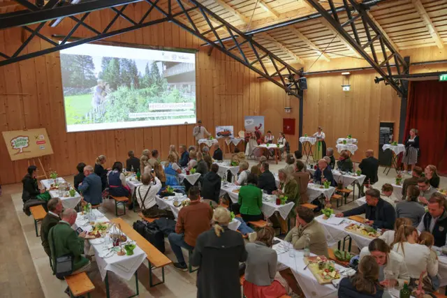 Der offizielle Festakt beim Bauernherbst im Freilichtmuseum. | Foto: Franz Neumayr