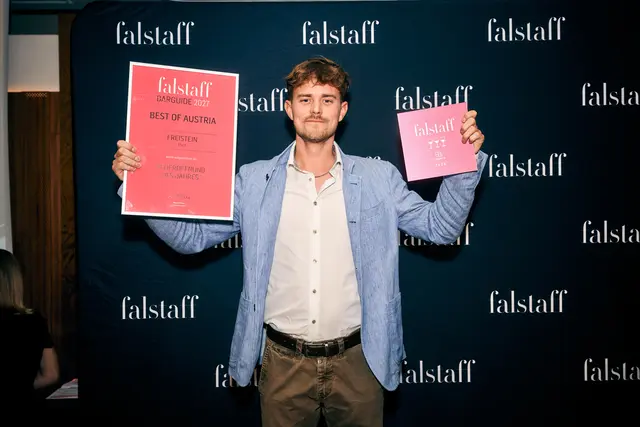 Simon Steindl nahm die Auszeichnung für das Freistein in Wien entgegen.  | Foto: etzlfoto 