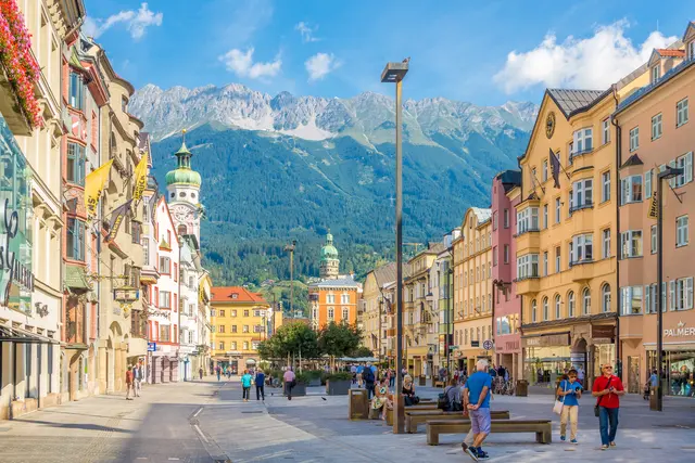 In der Innsbrucker Innenstadt wurde am Montag ein Ladendieb auf frischer Tat ertappt. | Foto: smarterpix/milosk50