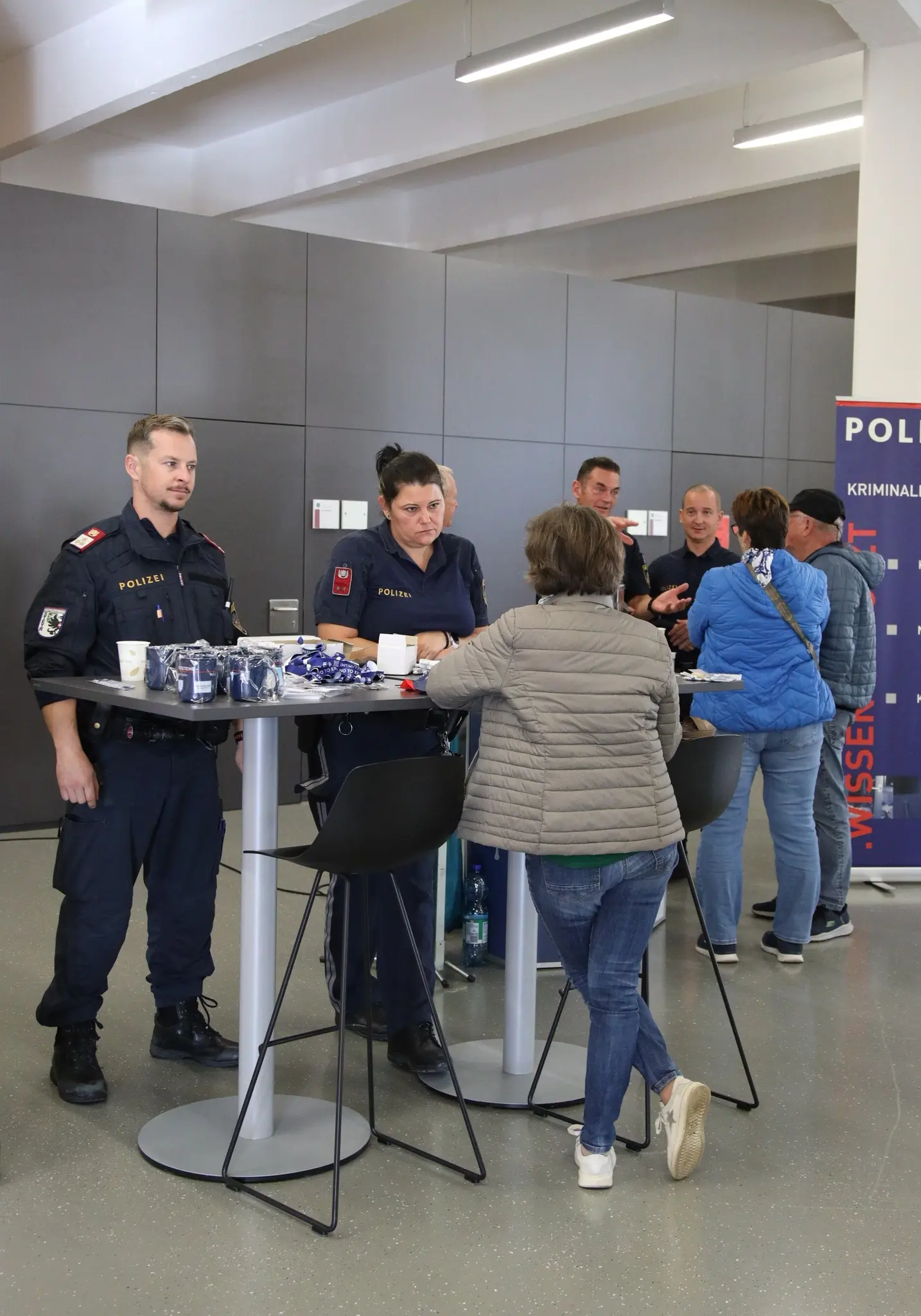 Chat with police officers: “Coffee with Cops” at the Reithoffer municipal ...