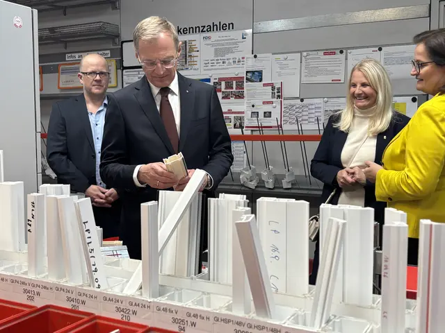 Christoph Jungwirth, Betriebsleiter Sarleinsbach, Landeshauptmann Thomas Stelzer, LAbg. Gertraud Scheiblberger und Anette Klinger, Geschäftsführerin IFN. | Foto: Karin Bayr