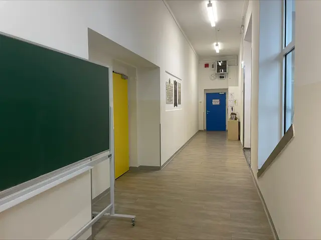 Der neue Trakt bietet genug Platz für alle Schülerinenn und Schüler.
