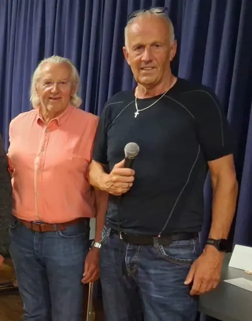 re. Obmann Christian Gründler mit Gerhard Huber | Foto: PVÖ Kössen