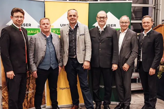 Von links: Raiffeisen-Verband-Direktor OÖ Norman Eichinger, Lagerhaus-Direktor Helmut Barth, Aufsichtsrat-Vorsitzender Franz Schachinger, RWA GD Johannes Schuster, Gen-Anwalt Walter Lederhilger, Nicol Kaar, RLB. | Foto: Sonja Rodriguez | sunnyshotmedown.com