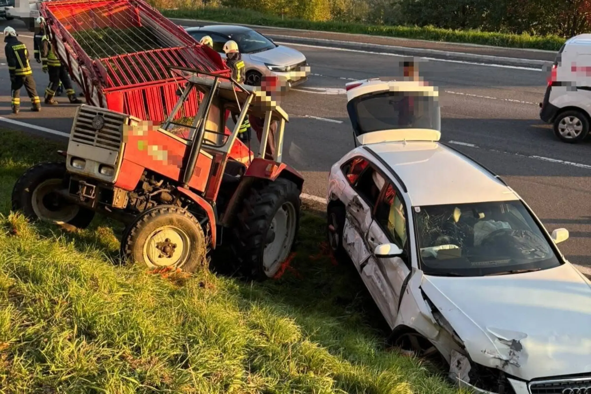 Feuerwehr im Einsatz: Feuerwehr Wachtberg barg Traktor aus Böschung - ...