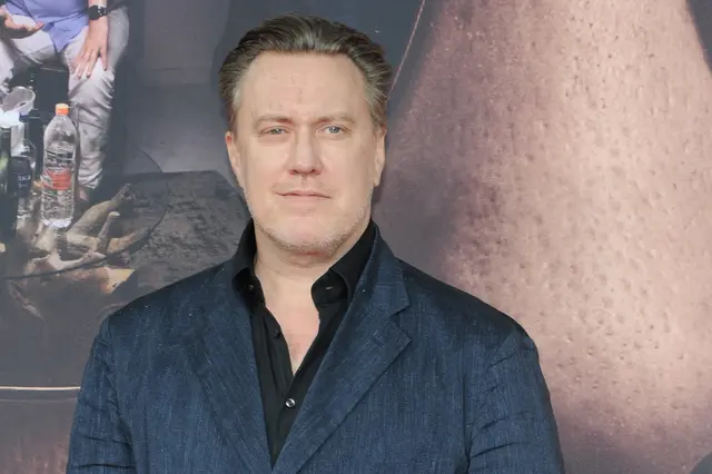 Der Wiener Schauspielstar Nicholas Ofczarek, hier bei der Filmpremiere "Die Ibiza Affäre" 2021, lebt seit er 27 Jahre alt ist mit der Diagnose Multiple Sklerose (MS). | Foto: APA-Images / dpa / Ursula Düren