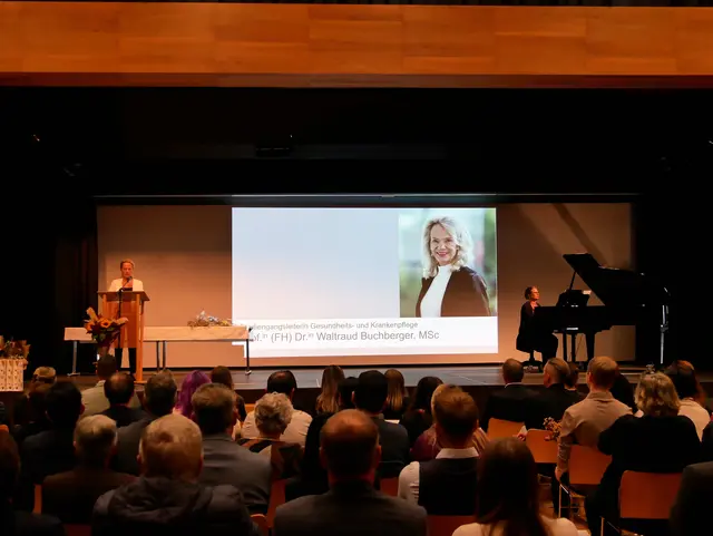 Die Festrede hielt Studiengangsleiterin Waltraud Buchberger. | Foto: BiZ Zams, Agentur Polak