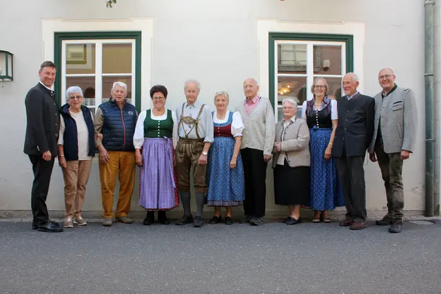 Im Bild von links: Bgm. DI Andreas Kaiser, Adelheid &amp; Heinz Novak (Eiserne Hochzeit - 65 Jahre!), Maria Rauter (80. Geburtstag), Paul Perner (80. Geburtstag) &amp; Gattin Brigitta, Georg Sampl (80. Geburtstag), Maria Santner (80. Geburtstag), Agnes &amp; Rupert Schitter (80. Geburtstag), Vizebgm. Hans Josef Kren | Foto: Marktgemeinde Mariapfarr