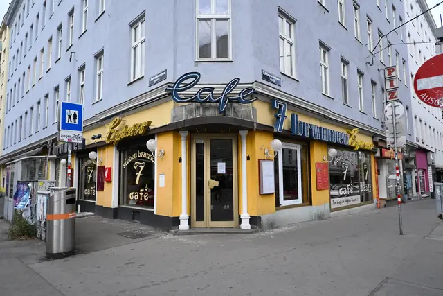 Das Licht im Café Siebenbrunnen ist aus. Nach 40 Jahren haben das Lokal und die dazugehörige Pizzeria geschlossen. | Foto: Matthias Pandrea/MeinBezirk