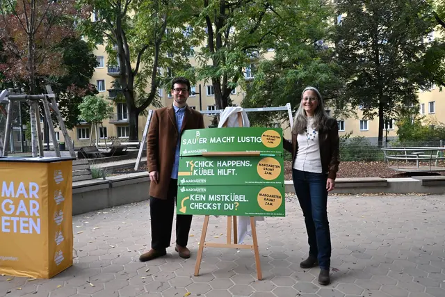 Bezirksvorsteher Michael Luxenberger und seine Stellvertreterin Petra Tierscherl (beide Grüne) stellten „Margareten räumt zam“ im Leopold-Rister-Park vor. | Foto: Matthias Pandrea/Mein Bezirk
