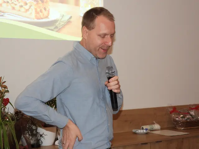 Seniorencafé im Gasthaus Samböck  mit dem Allgemeinmediziner Dr. Marklus Klösch.  | Foto: Zinterhof