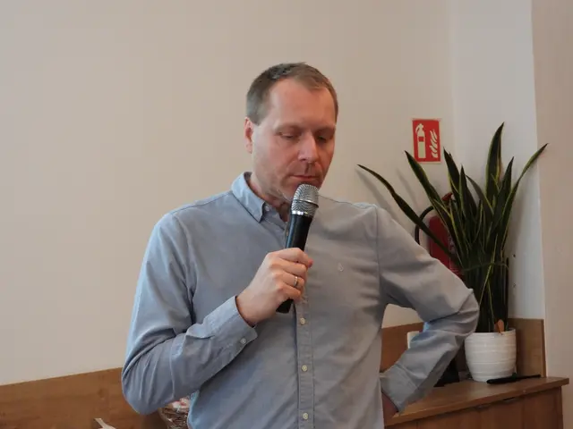Seniorencafé im Gasthaus Samböck  mit dem Allgemeinmediziner Dr. Marklus Klösch.  | Foto: Zinterhof