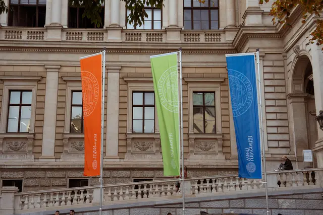 Die Sparpläne an Österreichs Universitäten könnten besonders junge Forschende mit befristeten Verträgen treffen. Die Professorenvertretung warnt vor einer Abwanderung wissenschaftlicher Talente. | Foto: Sade Jerabek/MeinBezirk