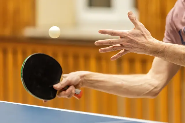 Bei "Schlag den Schlager" wartet eine persönliche Spielrunde mit Werner Schlager auf alle Teilnehmenden. (Symbolbild)  | Foto: pexels / Oliver Wagenblatt